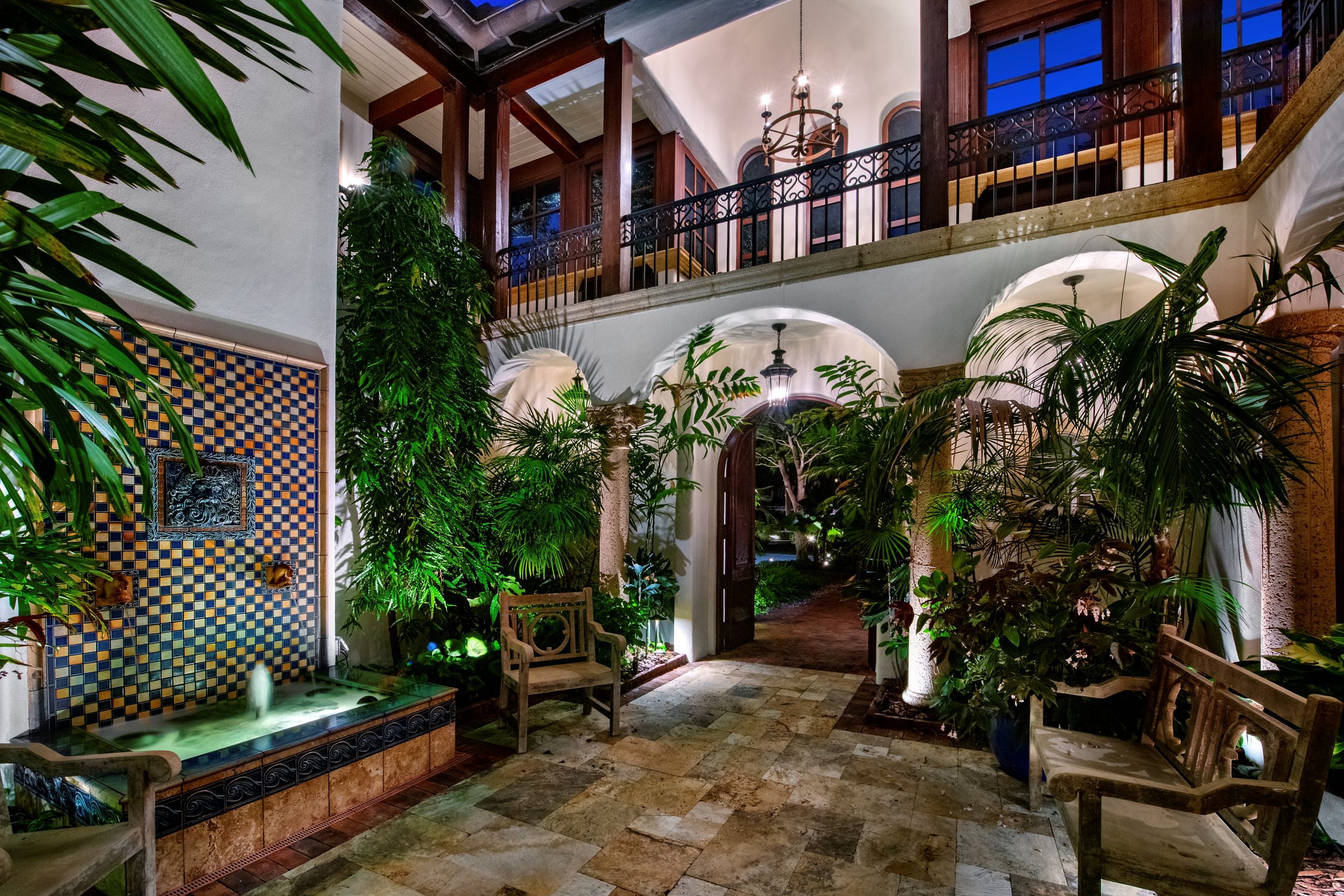 Courtyard Outdoor lighting project in Port Royal community in Naples, Florida. Courtyard is well illuminated using aquatic lighting, landscape lighting and pendants.