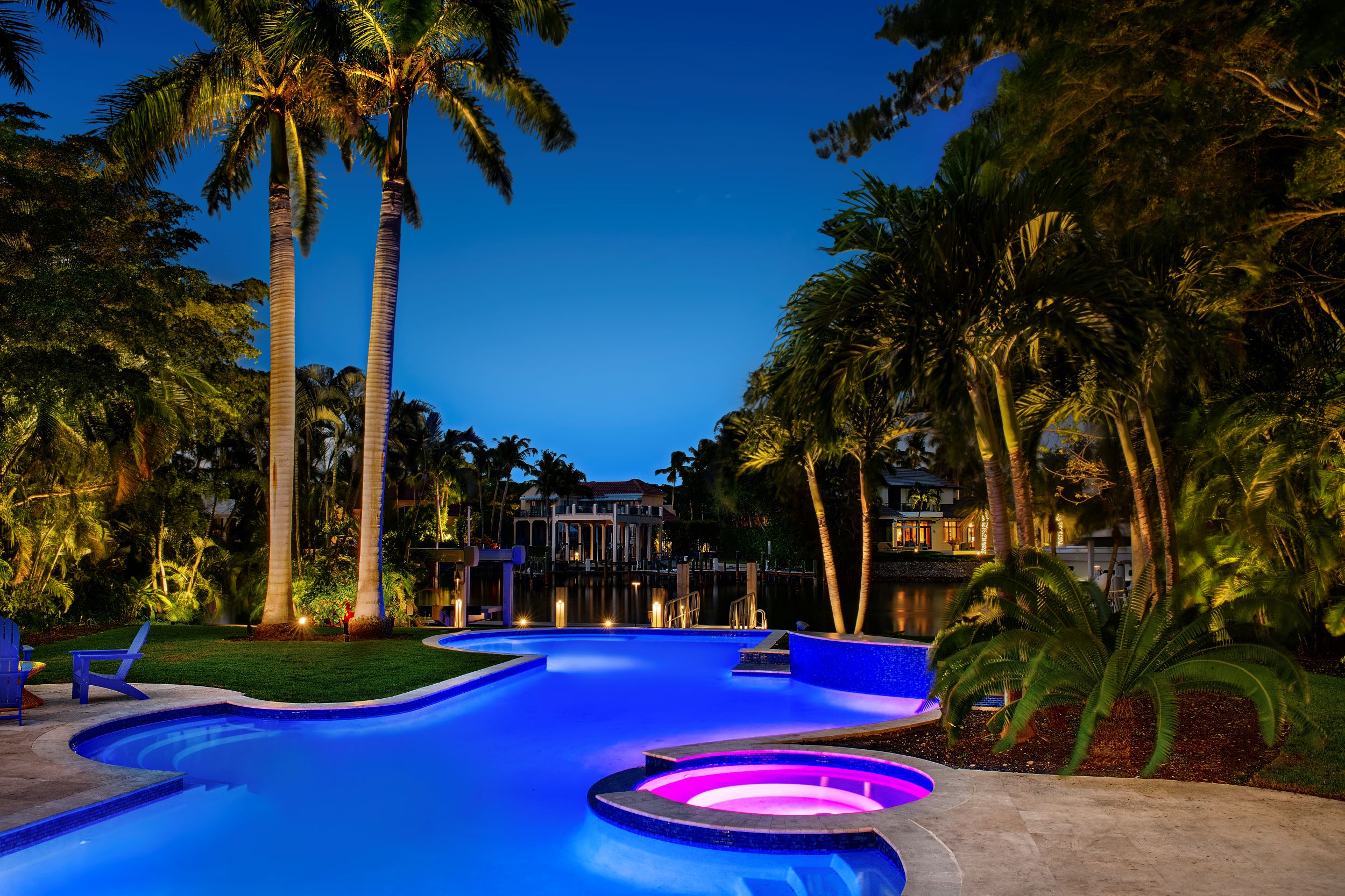 Outdoor lighting project in the Port Royal community in Naples, Florida with landscape lighting and aquatic lighting.